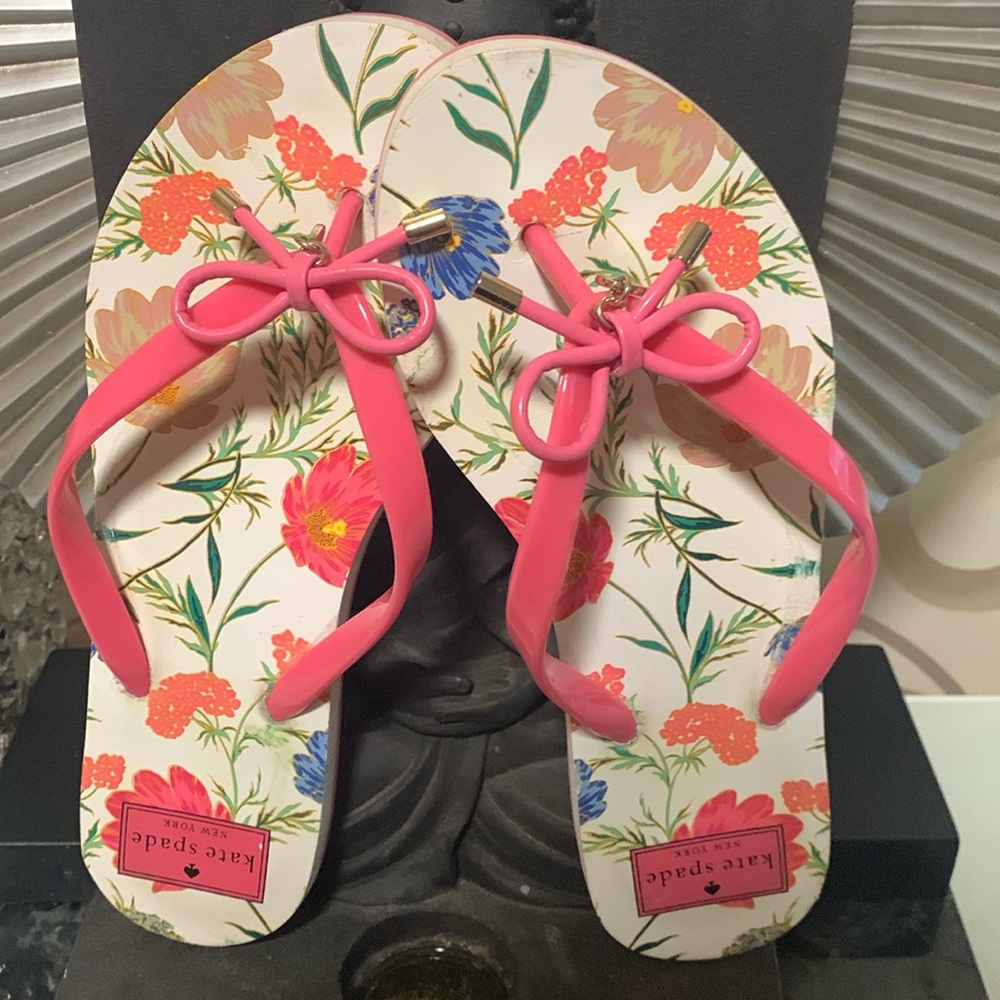 KATE SPADE Womens Flip Flops Pink Floral Bow with Spade Charm Sz 7/8 Large